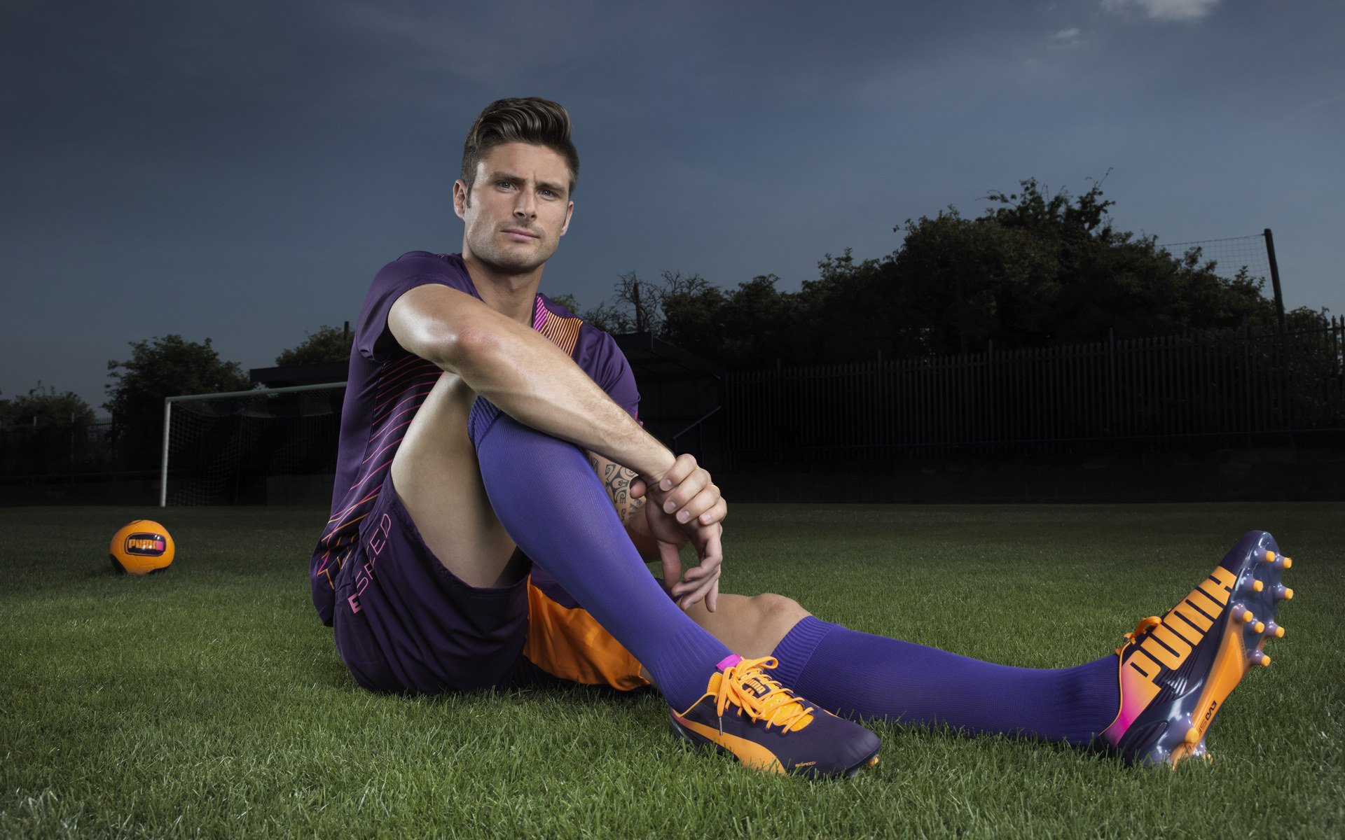 夜空下的高空秋千体验，挑战勇气的极限，高空秋千在哪里