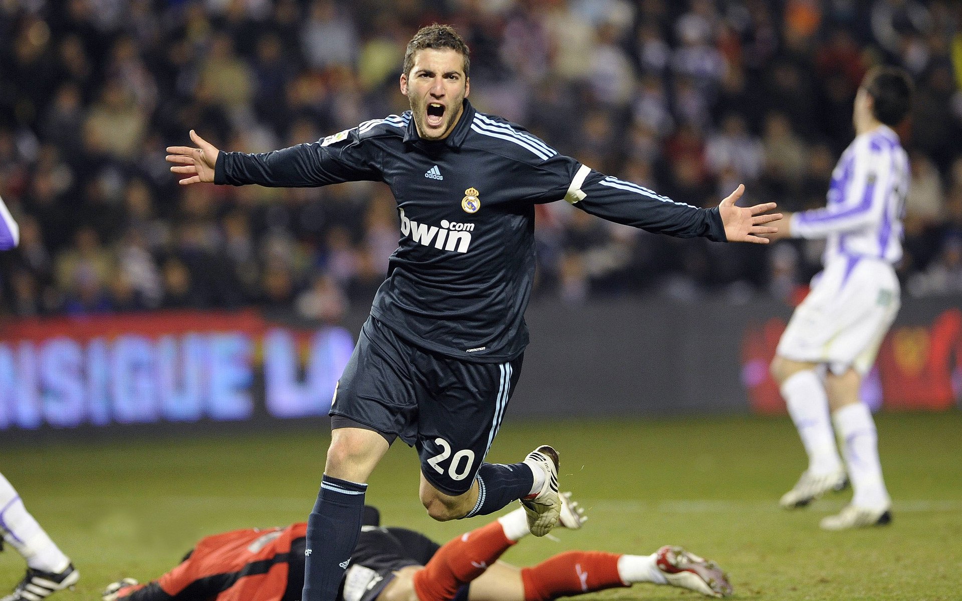 洛杉矶公羊队在赛季末取得连胜,洛杉矶公羊队在赛季末取得连胜冠军吗